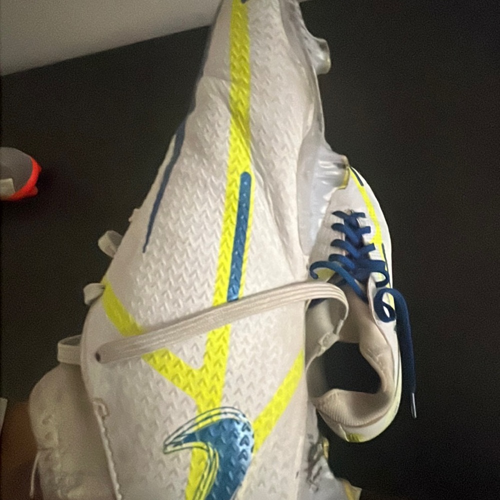 Nike Phantom Soccer Cleats